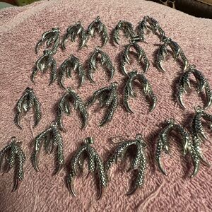 20 Silver Claw Pendants